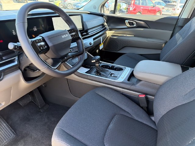 New 2027 Kia Carnival LX FWD image 16