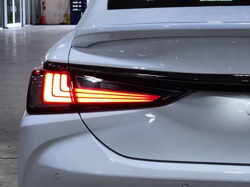 Used 2024 Lexus ES 350 F Sport w/ Accessory Package (Z2) FWD image 20