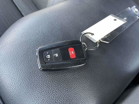 Used 2023 Toyota RAV4 SE image 32