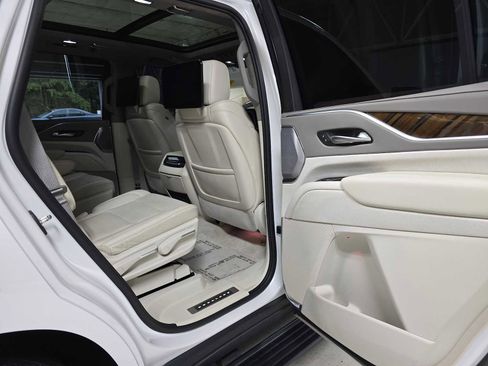 Used 2022 Cadillac Escalade Sport Platinum image 15