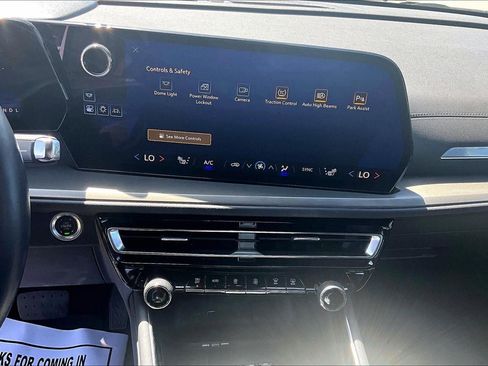 Used 2024 Chevrolet Traverse LT AWD/4WD image 15