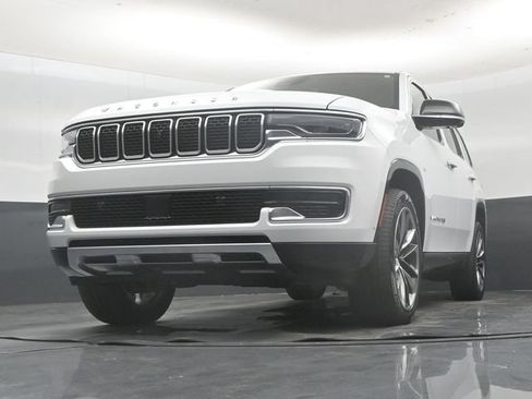 Used 2025 Jeep Wagoneer Series III w/ Premium Group I AWD/4WD image 54