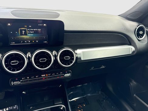 Used 2020 Mercedes-Benz GLB 250 4MATIC w/ Parking Assistance Package image 24