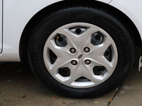 Used 2013 Ford Fiesta SE image 33