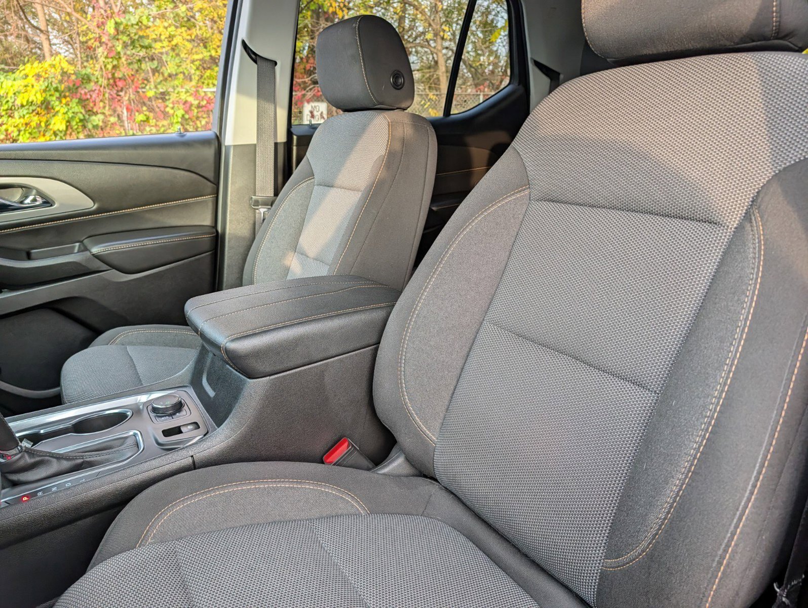 Used 2020 Chevrolet Traverse LT w/ Driver Confidence II Package AWD/4WD image 21