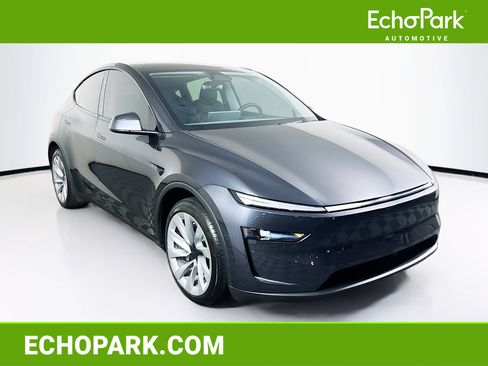 Used 2026 Tesla Model Y 2WD image 1