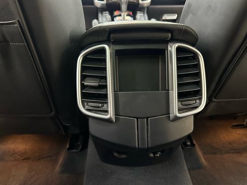 Used 2014 Porsche Cayenne S image 35
