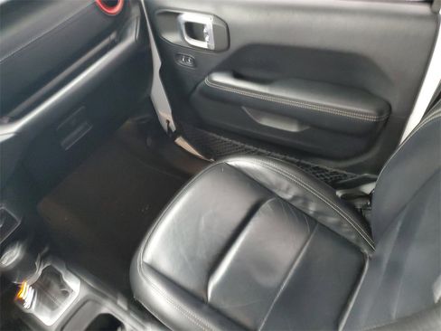 Used 2018 Jeep Wrangler Unlimited Sahara image 11