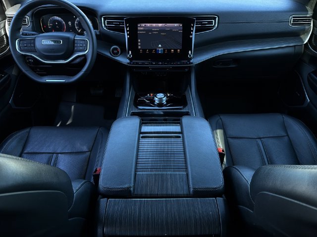 Used 2024 Jeep Wagoneer L Series II w/ Flexible Seating Group AWD/4WD image 17