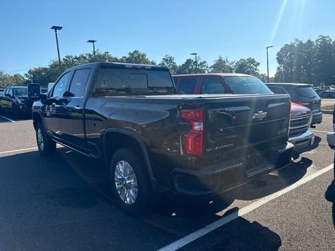 Used 2022 Chevrolet Silverado 3500 High Country w/ Technology Package AWD/4WD image 3