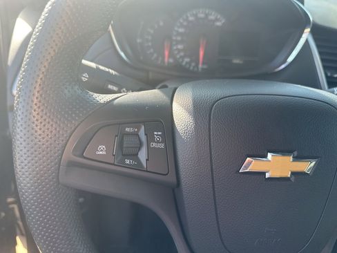 Used 2022 Chevrolet Trax LS w/ Tint and Cruise Package image 10