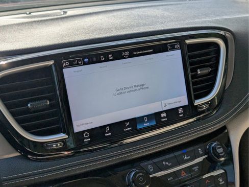 Used 2021 Chrysler Pacifica Touring-L image 11