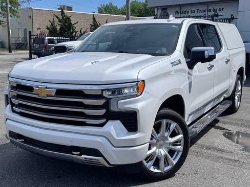 Used 2023 Chevrolet Silverado 1500 High Country w/ High Country Premium Package AWD/4WD image 3