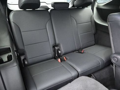 Used 2025 Chevrolet Traverse LT AWD/4WD image 21