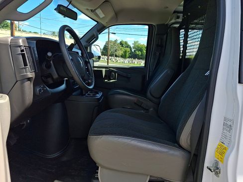 Used 2025 Chevrolet Express 2500 w/ Driver Convenience Package RWD image 12