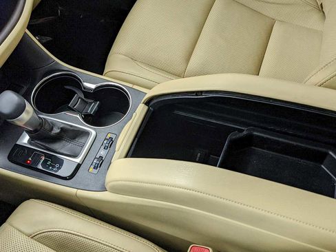 Used 2017 Toyota Highlander Limited image 18