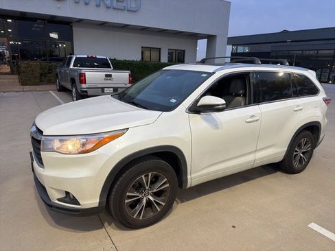 Used 2016 Toyota Highlander XLE image 1