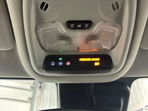 Used 2024 Chevrolet TrailBlazer LT FWD image 23