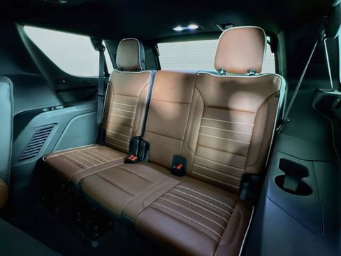Used 2024 GMC Yukon Denali Ultimate AWD/4WD image 38