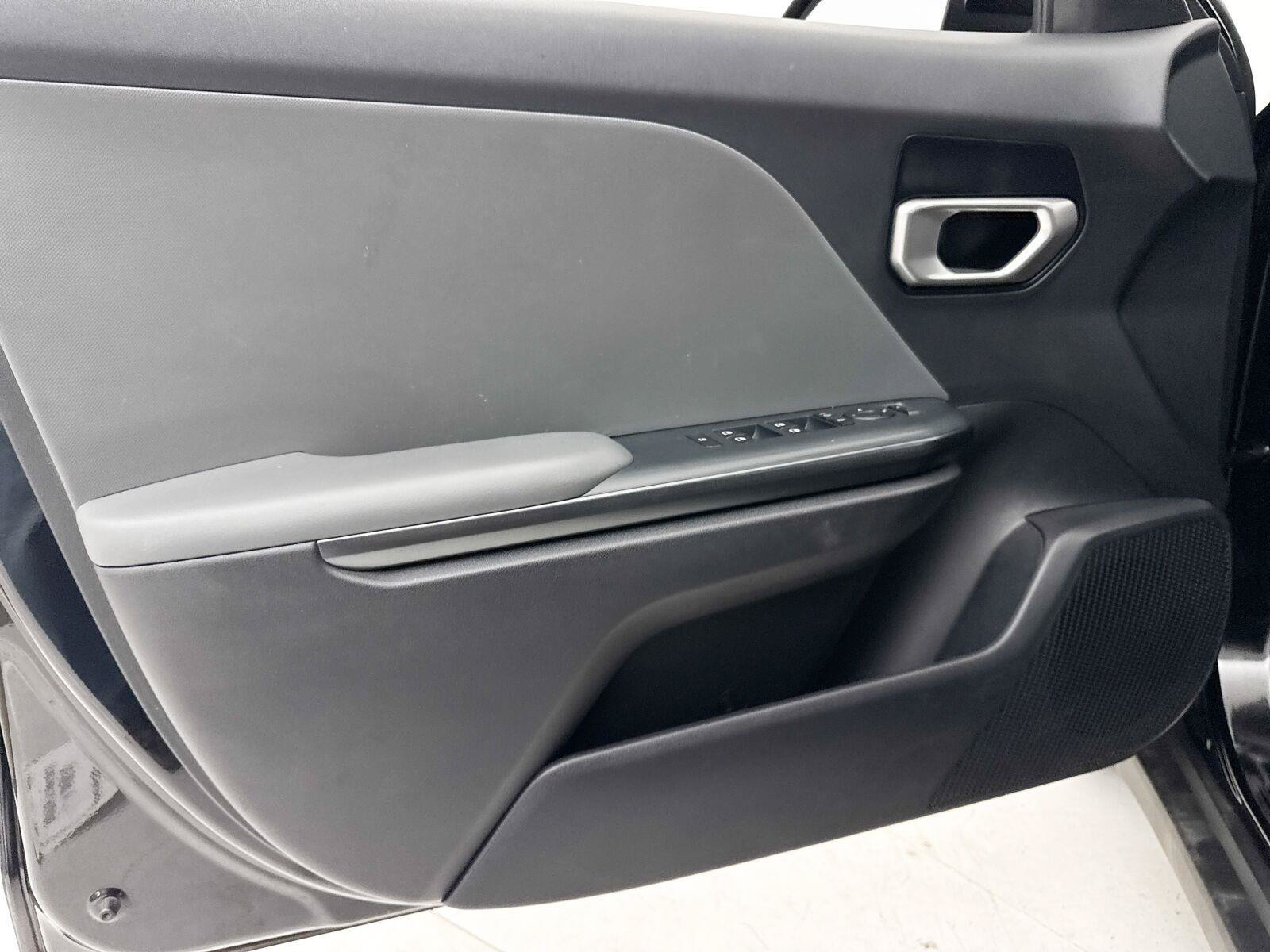 Used 2025 Kia K4 FWD image 27