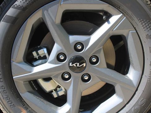 New 2026 Kia K4 FWD image 17