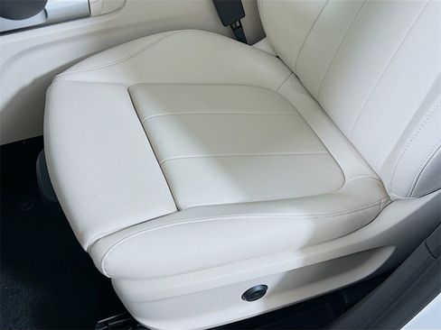 New 2025 Mercedes-Benz GLB 250 4MATIC image 19