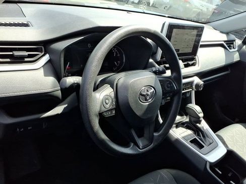 Used 2025 Toyota RAV4 XLE AWD/4WD image 8