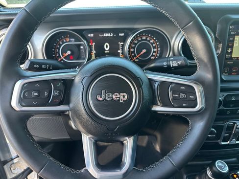 Used 2023 Jeep Gladiator Overland AWD/4WD image 14