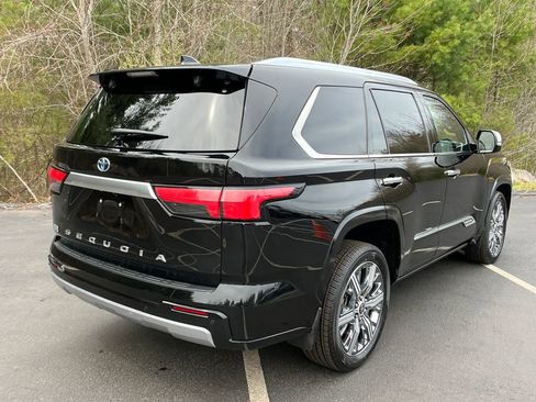 Used 2023 Toyota Sequoia Capstone AWD/4WD image 5