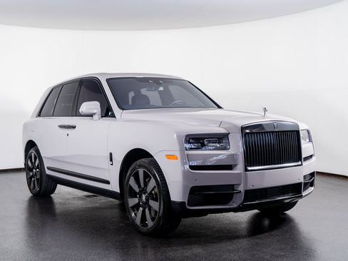 Used 2023 Rolls-Royce Cullinan image 4