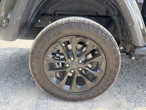 Used 2024 Jeep Gladiator Sport image 10