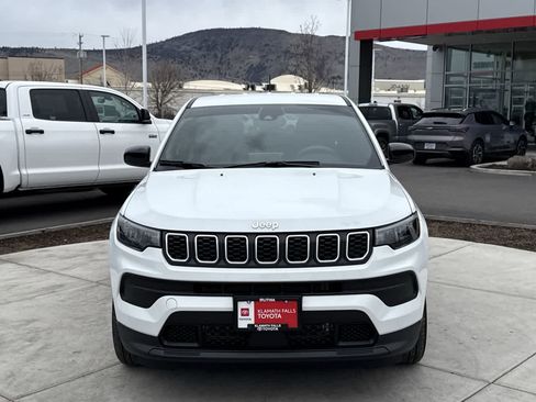 Used 2025 Jeep Compass Sport image 3