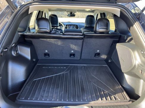 Used 2022 Jeep Cherokee Limited w/ Mopar Interior Package image 21