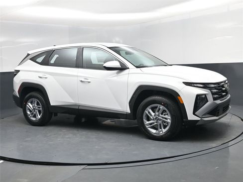 New 2026 Hyundai Tucson SE image 2