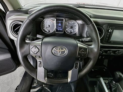 Used 2019 Toyota Tacoma SR5 RWD image 18