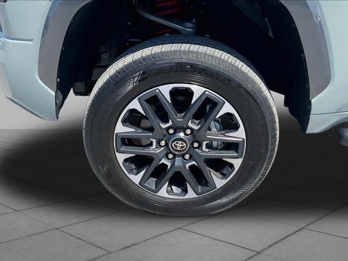 Used 2026 Toyota Tundra Limited AWD/4WD image 11