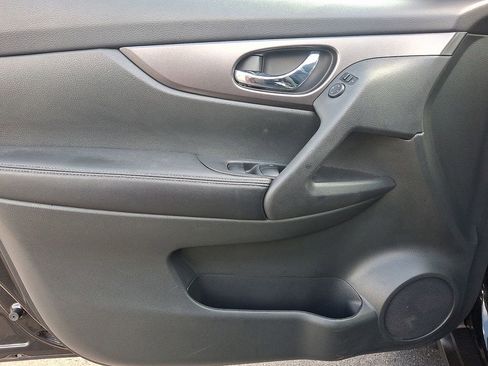 Used 2016 Nissan Rogue SV image 12