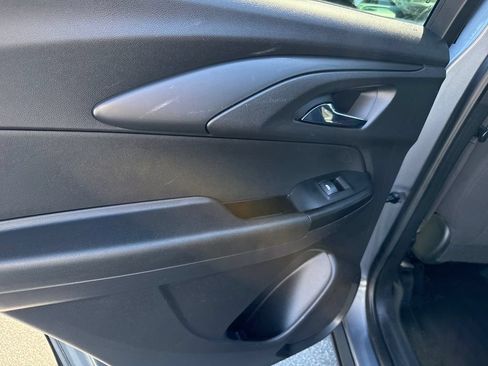 Used 2021 Chevrolet TrailBlazer LT w/ Convenience Package FWD image 16