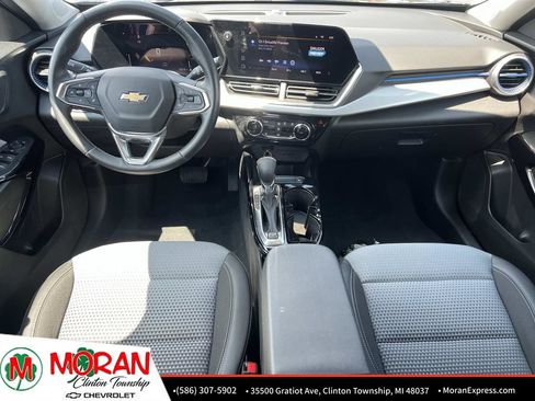 Certified 2024 Chevrolet Trax LT w/ Driver Confidence Package FWD image 14