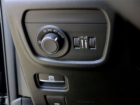 Used 2024 Jeep Grand Cherokee Laredo image 20