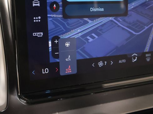 Used 2025 Ford Expedition Active AWD/4WD image 8