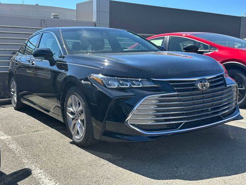 Used 2021 Toyota Avalon XLE w/ Moonroof Package image 2