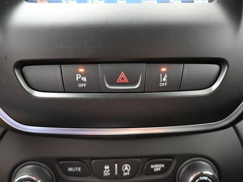 Used 2020 Jeep Cherokee Latitude Lux w/ Comfort/Convenience Group image 20