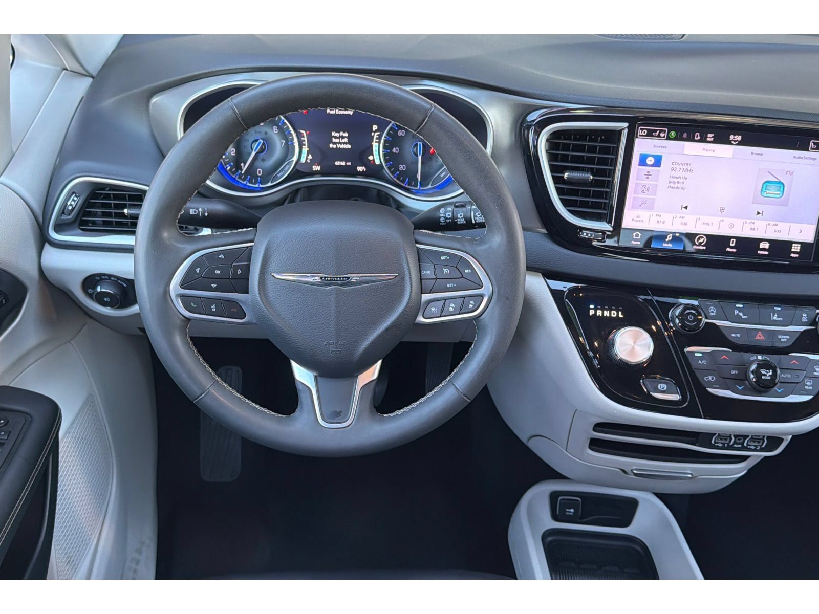 Used 2023 Chrysler Pacifica Touring-L FWD image 15