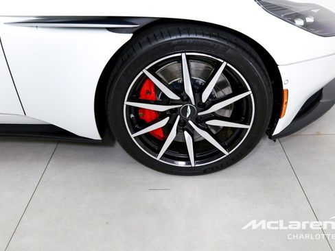 Used 2020 Aston Martin DB11 Volante RWD image 29