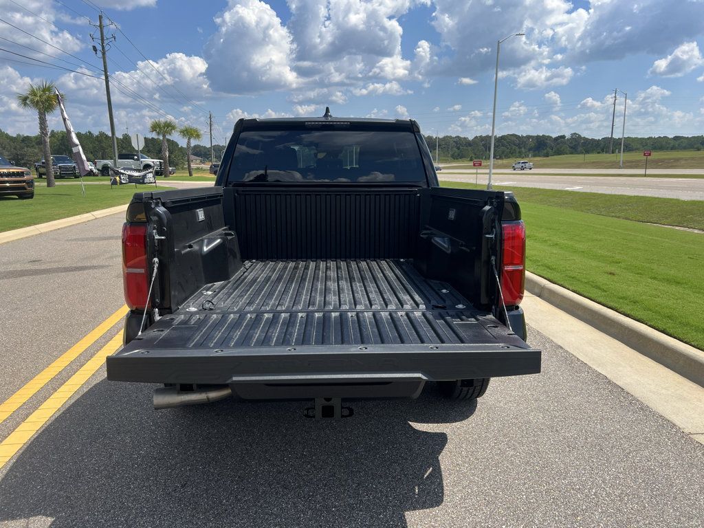 Used 2025 Toyota Tacoma SR5 AWD/4WD image 10