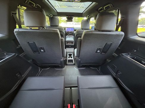 Used 2026 Lexus GX 550 w/ Accessory Package (2T) AWD/4WD image 32