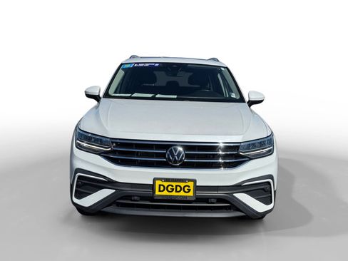 Used 2023 Volkswagen Tiguan SE w/ Panoramic Sunroof Package FWD image 8