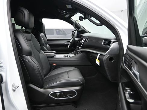 Used 2025 Jeep Wagoneer Series II image 34