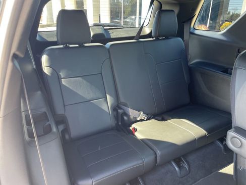 Used 2023 Chevrolet Traverse LT image 36
